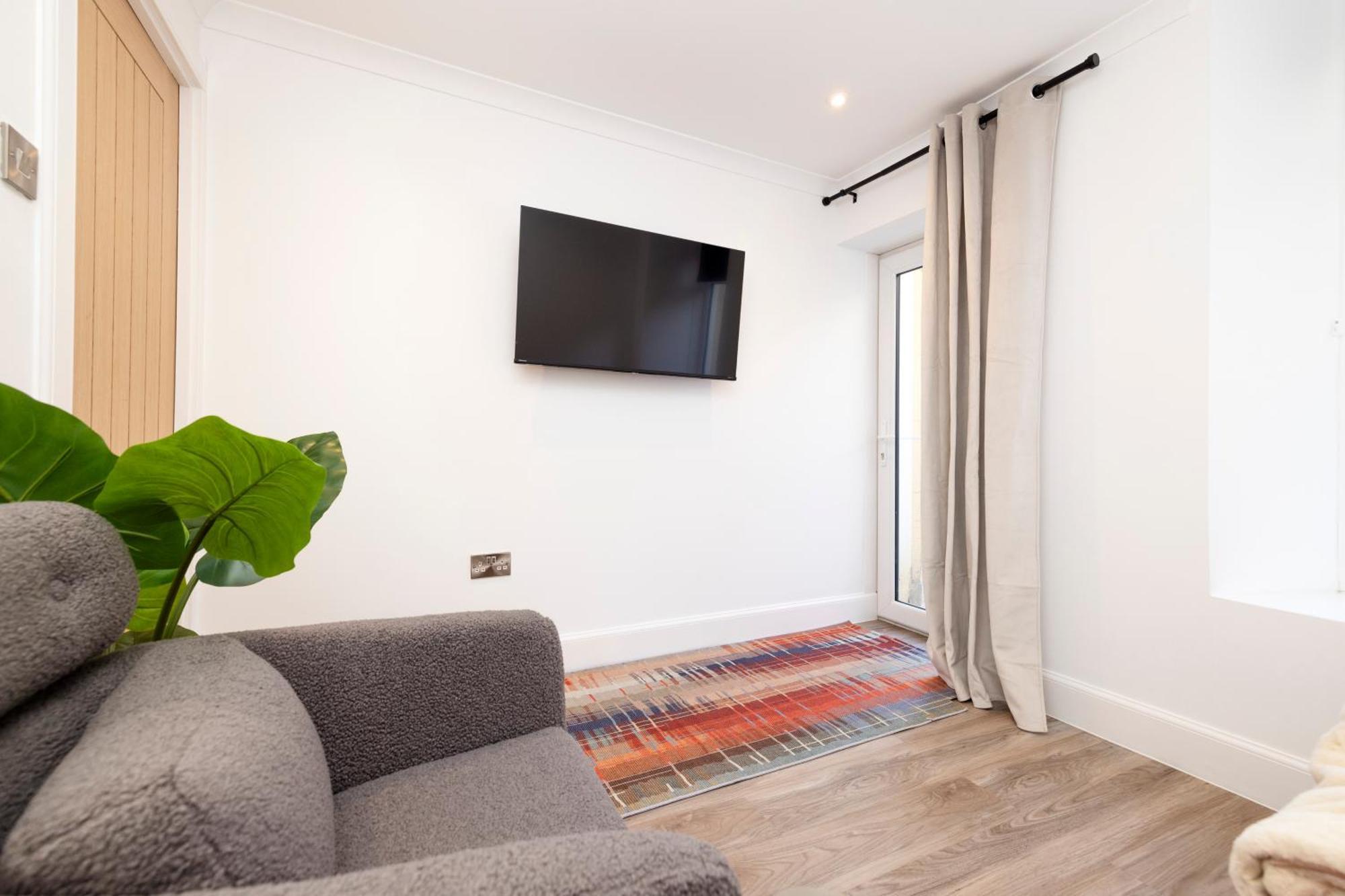 Joivy 3Br Flat In Haymarket With Free Parking Эдинбург Экстерьер фото