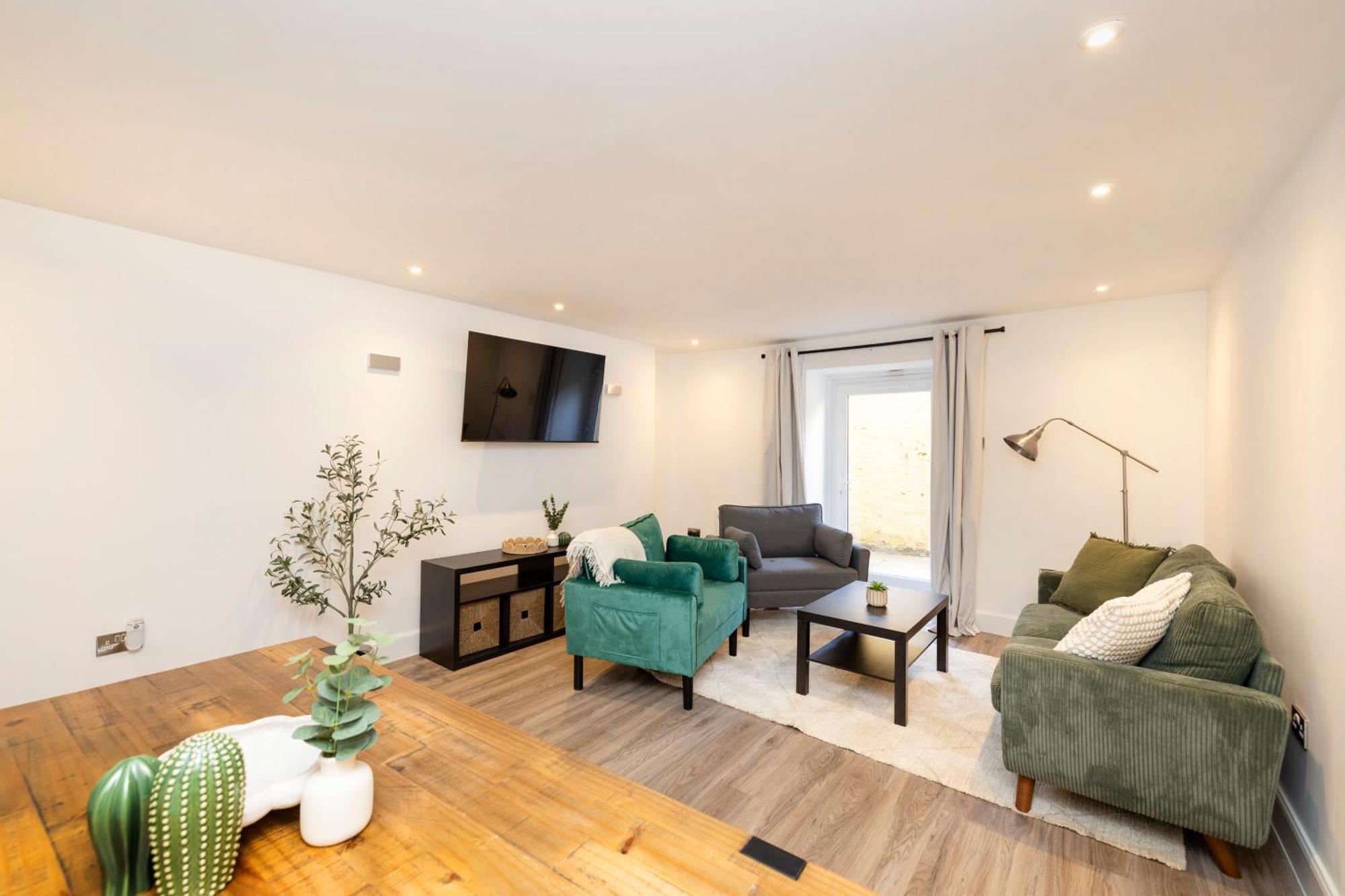 Joivy 3Br Flat In Haymarket With Free Parking Эдинбург Экстерьер фото